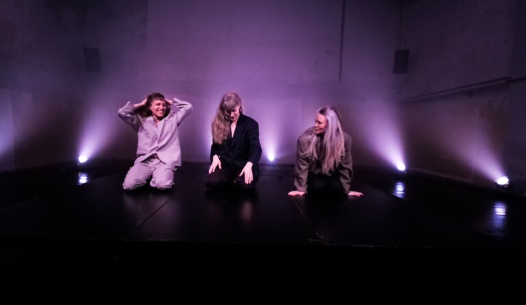 Sonorous dances and reverberant matters